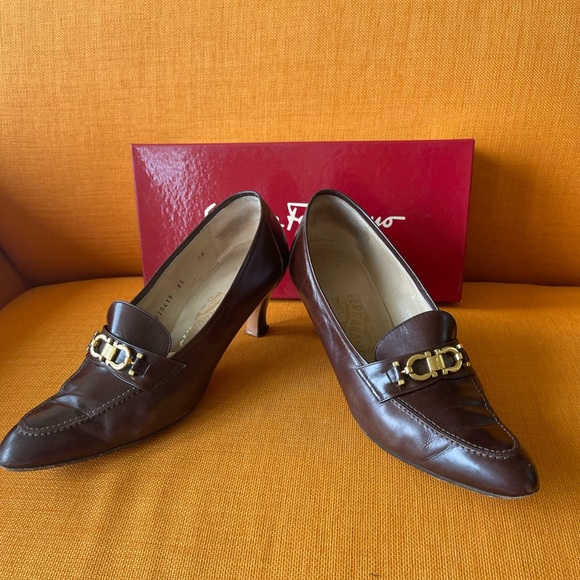 VINTAGE FERRAGAMO BROWN LOGO PUMPS - Picture 1 of 12